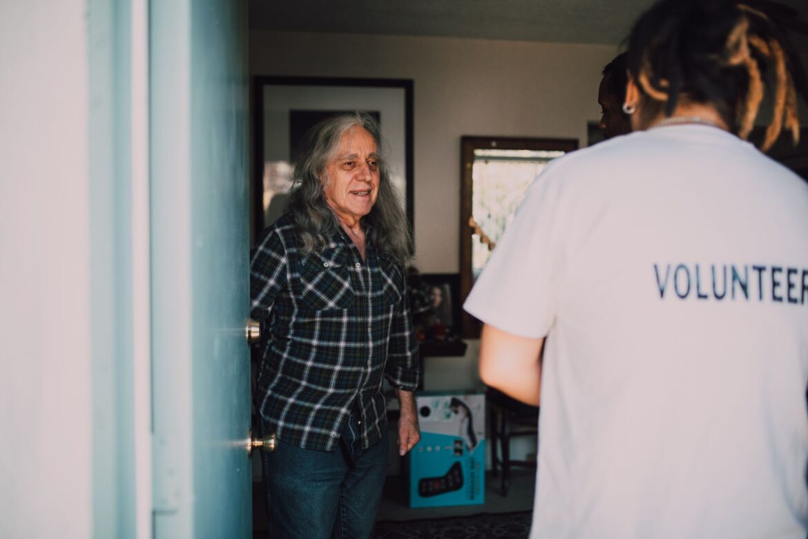 Care Home Befriender Volunteer UK: The Complete Guide to Visiting Residents - ilustracja artykulu