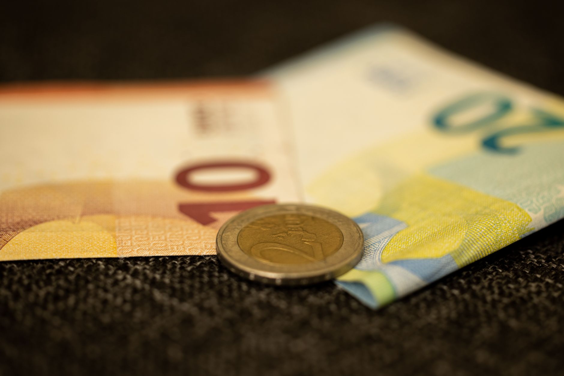 Ilustracja: Cheap Travel Destinations from UK Airports: What They R Cheap Travel Destinations from UK Airports: What They Really Cost - zdjecie w tresci