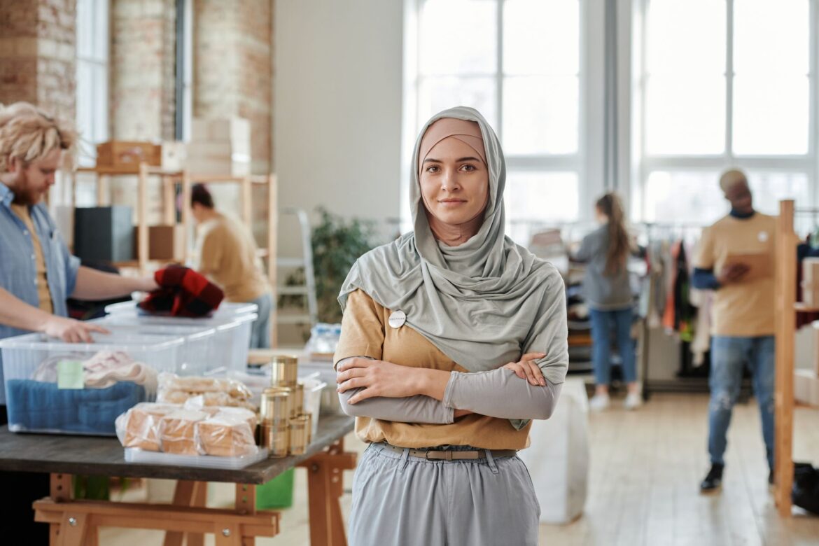 Charity Shop Volunteer Role UK: What the Job Really Involves - ilustracja artykulu